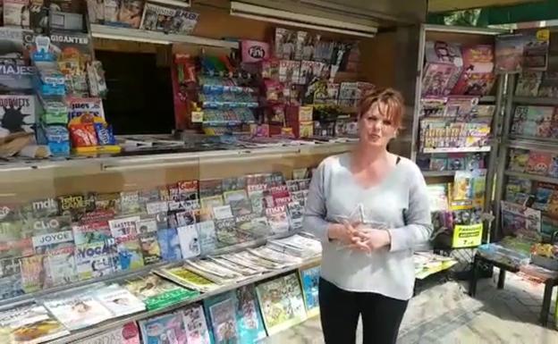 Isabel, la quiosquera que vende prensa cerca del Palacio de Hielo
